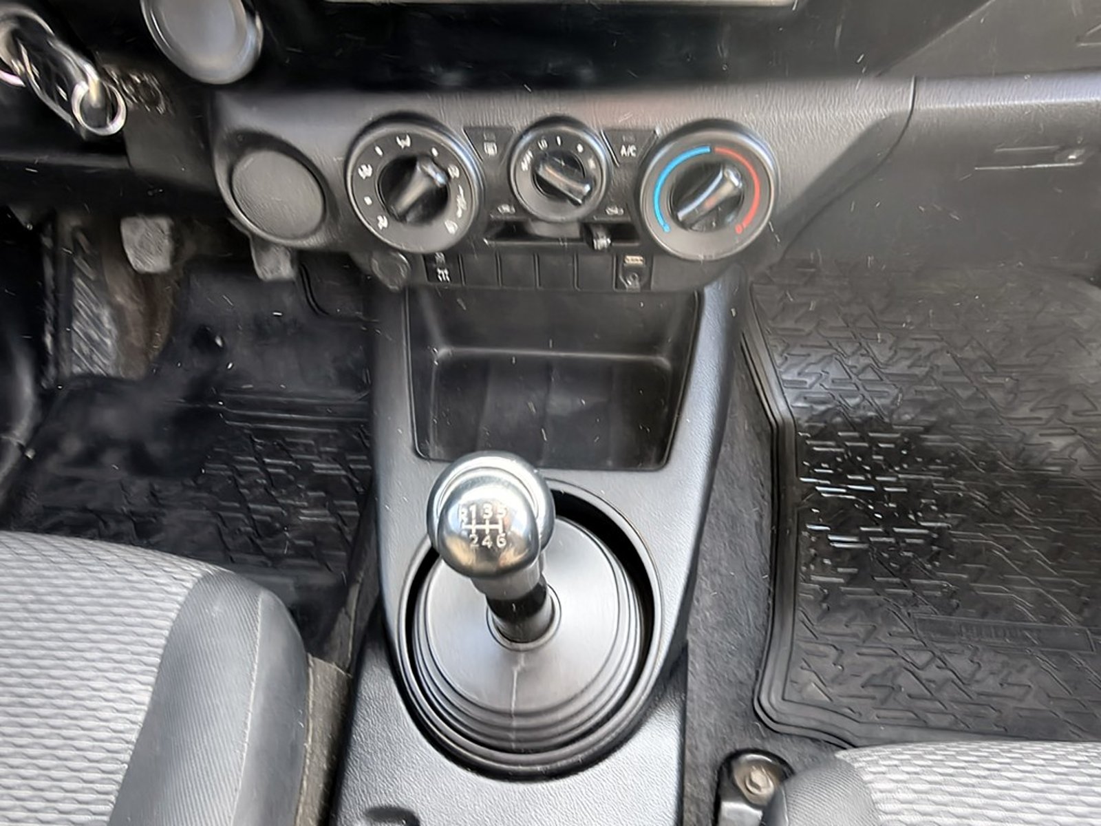 Toyota HILUX HILUX TSS 2.4 Diesel 4X2 T/M 2022 - Imagen 18 de 20