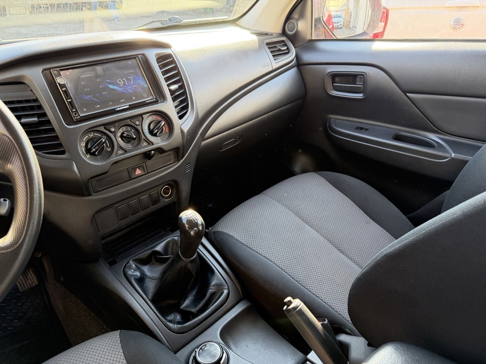 Mitsubishi L200 2.4 KATANA CRT 4X4 MT 2023 - Imagen 15 de 20