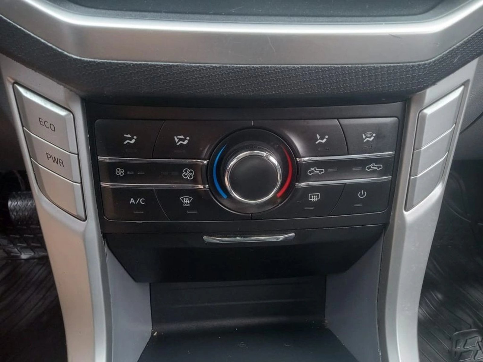 MAXUS T60 2.8 DC DX 6MT 2023 - Imagen 11 de 14