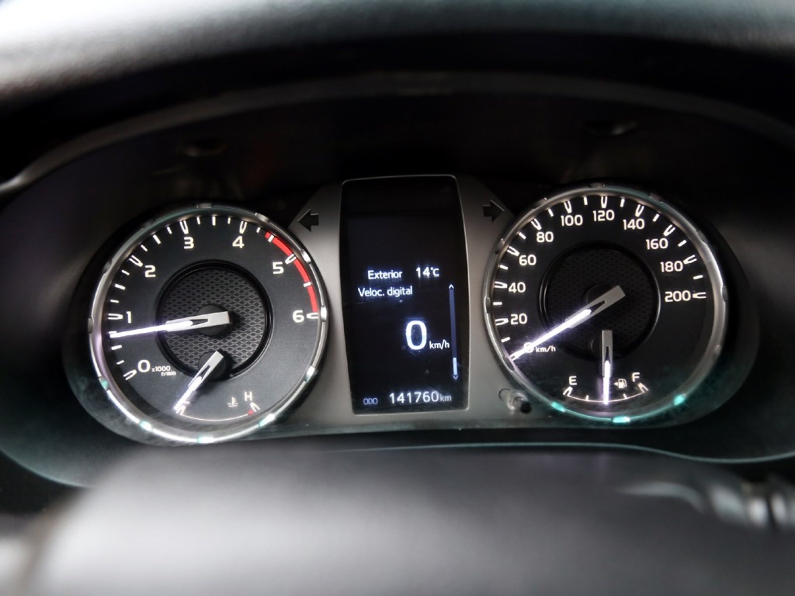 TOYOTA HILUX 2.4 DX 4x2 MT 2023 - Imagen 19 de 20