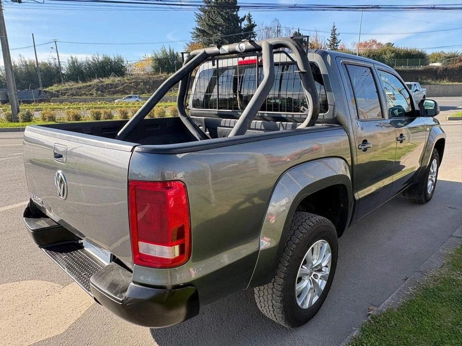 VOLKSWAGEN AMAROK TRENDLINE 4X2 MT 2023 - Imagen 5 de 13
