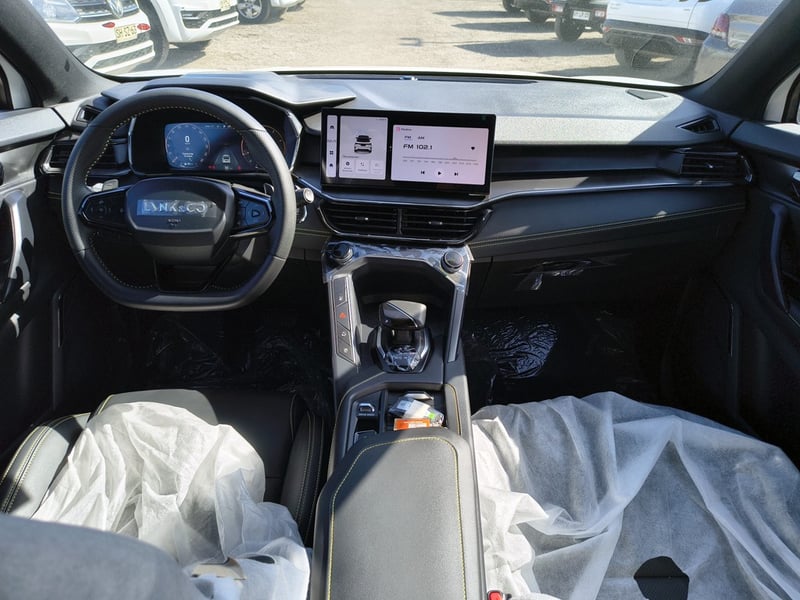 Lynk & Co 06 1.5 Gasolina 4x2 T/A PRO 2027 - Imagen 16 de 20