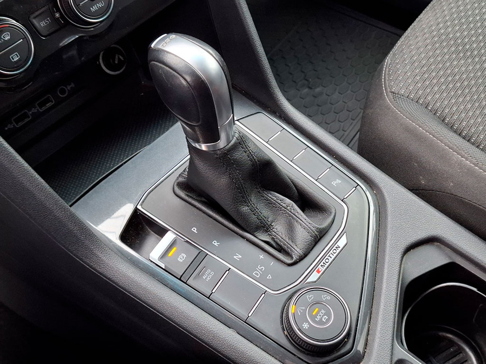 Volkswagen TIGUAN COMFORTLINE 4MOTION AT DIESEL 7 PASAJEROS 2020 - Imagen 16 de 20