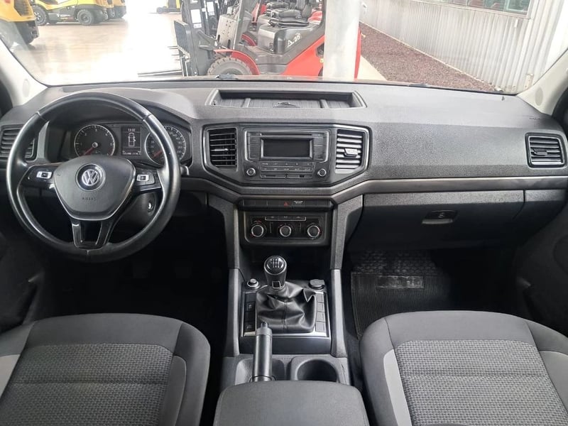 Volkswagen AMAROK TRENDLINE 2.0 4x2 MT 2023 - Imagen 18 de 20