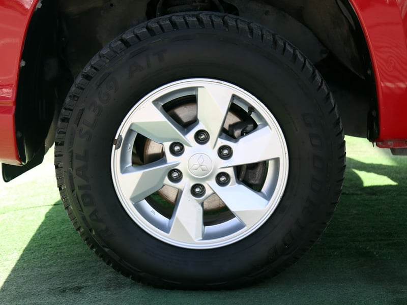 Mitsubishi L200 2.4 KATANA CRT DIESEL DOB. CAB. 4X4 MT 4P 2023 - Imagen 10 de 20