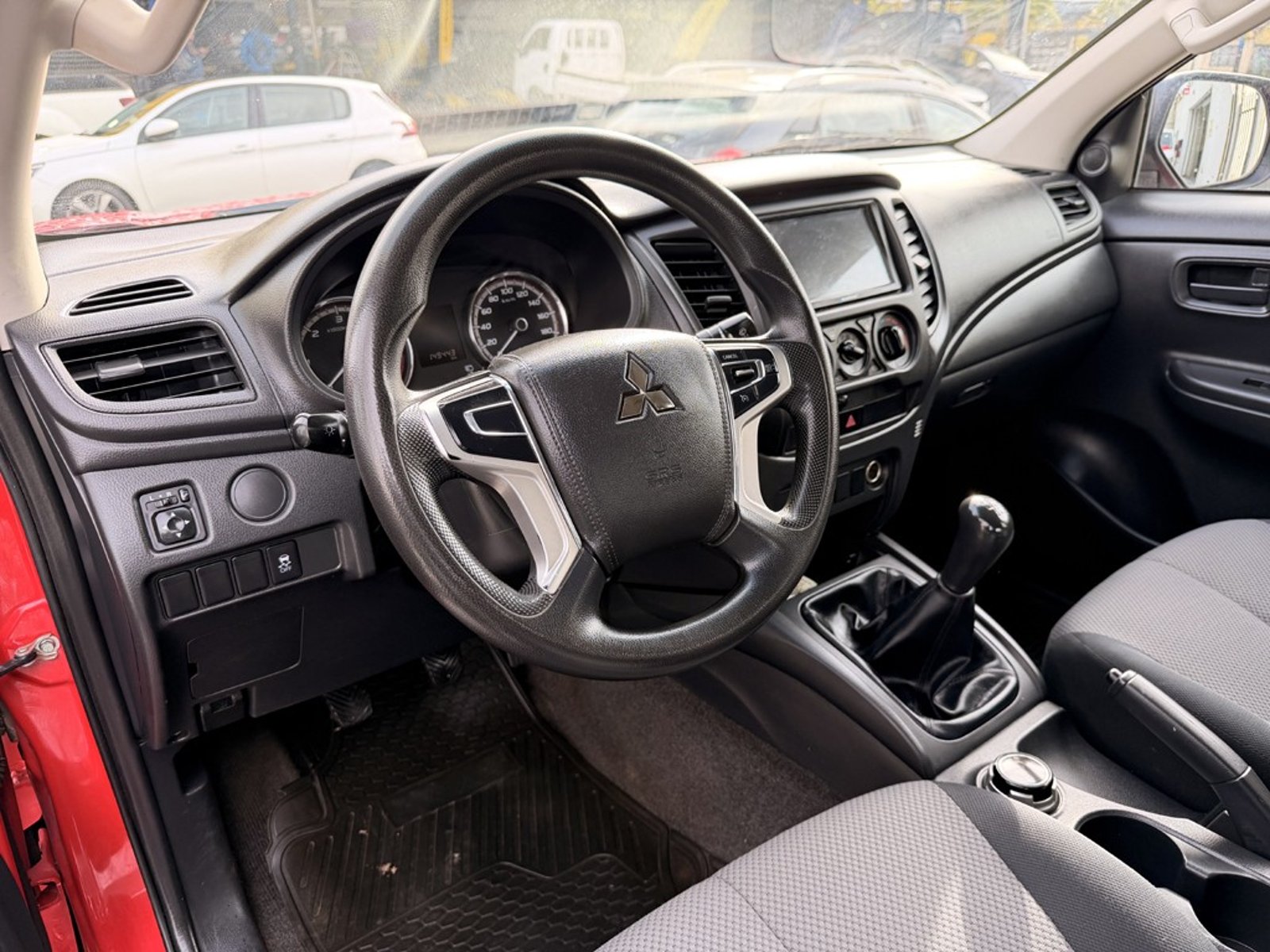 Mitsubishi L200 KATANA CRT 4X4 MT 2023 - Imagen 11 de 20
