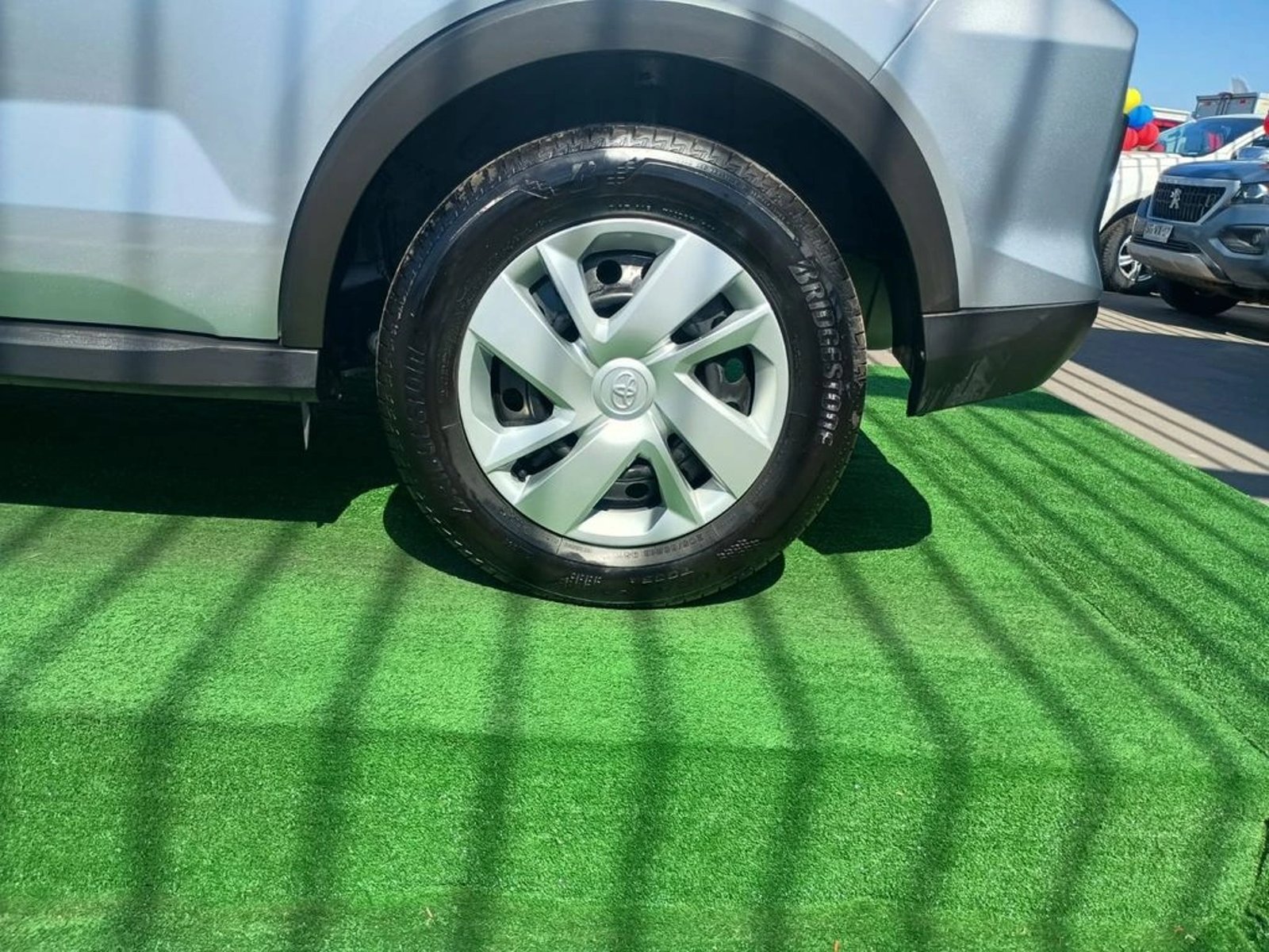 TOYOTA RAIZE 1.2 E CVT MT 2025 - Imagen 12 de 12