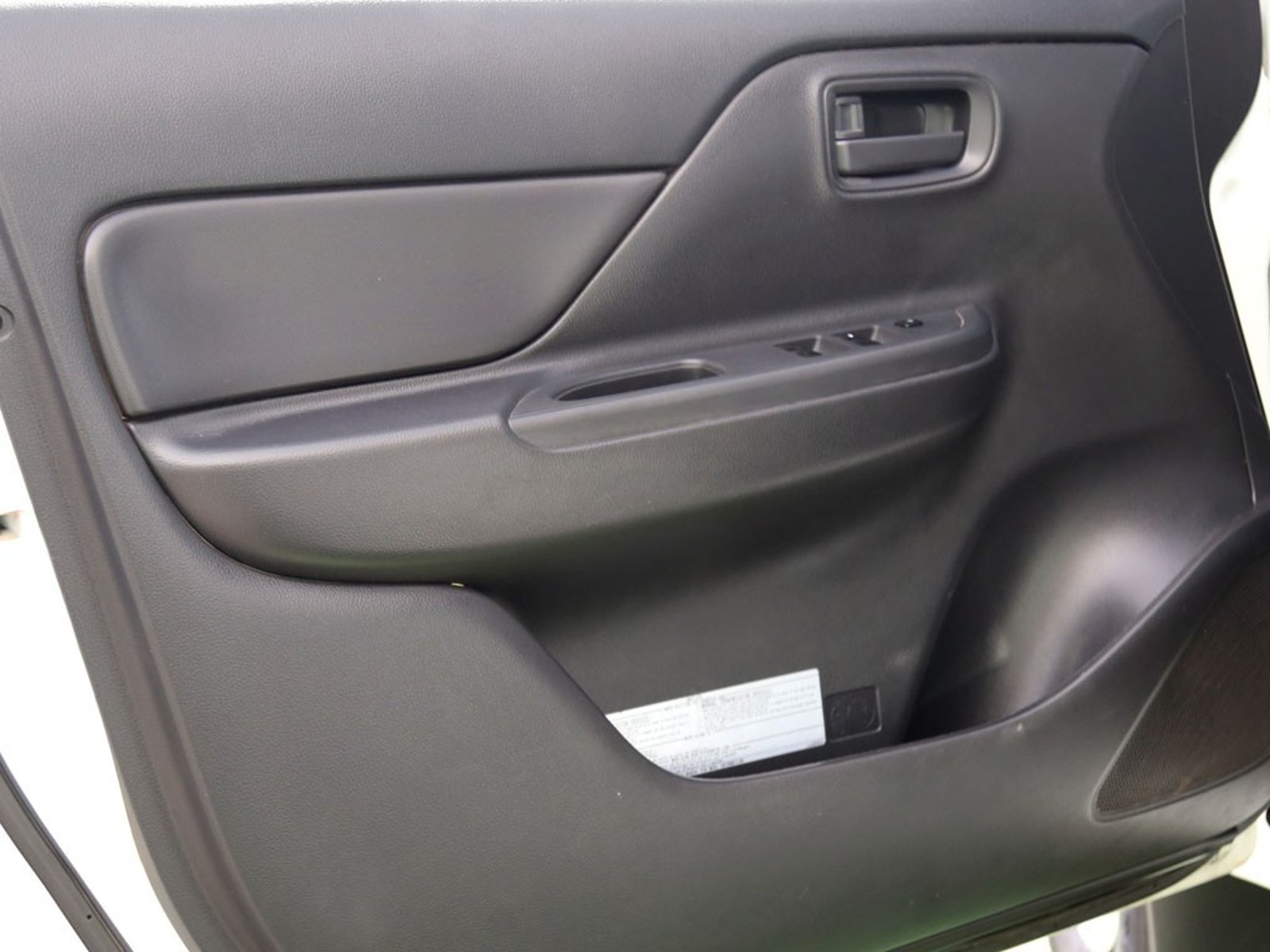 MITSUBISHI L200 KATANA 2.4 MT 4X4 DIESEL 2023 - Imagen 11 de 20