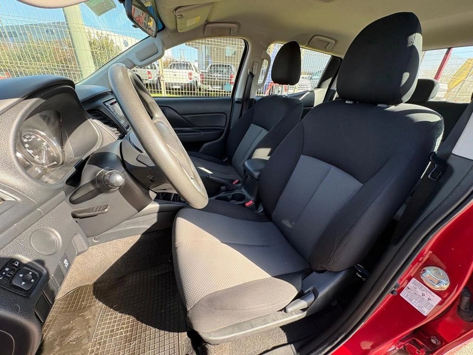 MITSUBISHI L200 KATANA CR 4X2 2022 - Imagen 10 de 12