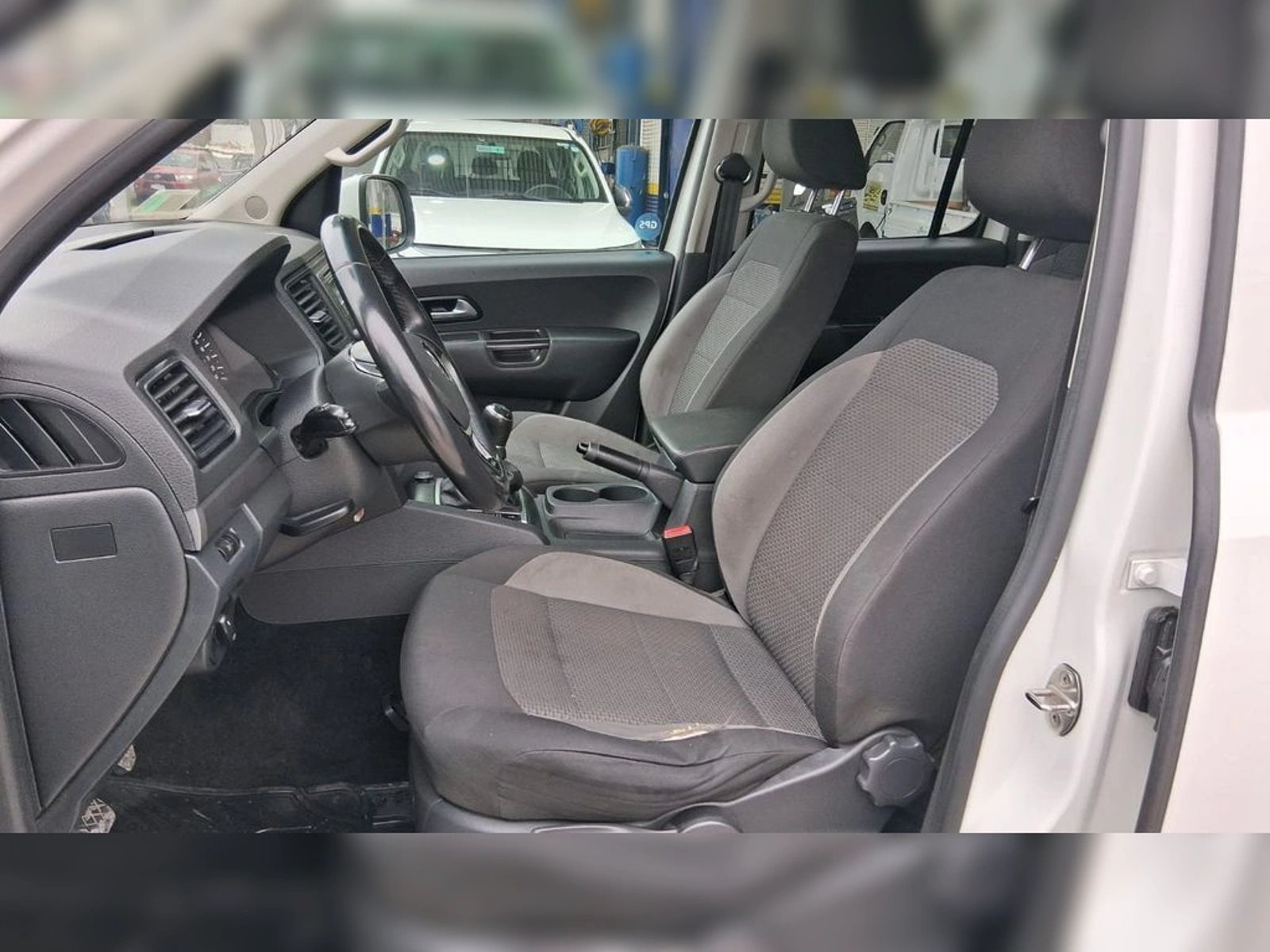 VOLKSWAGEN AMAROK 2.0 4MOTION MT 4X4 DIESEL 2023 - Imagen 17 de 19