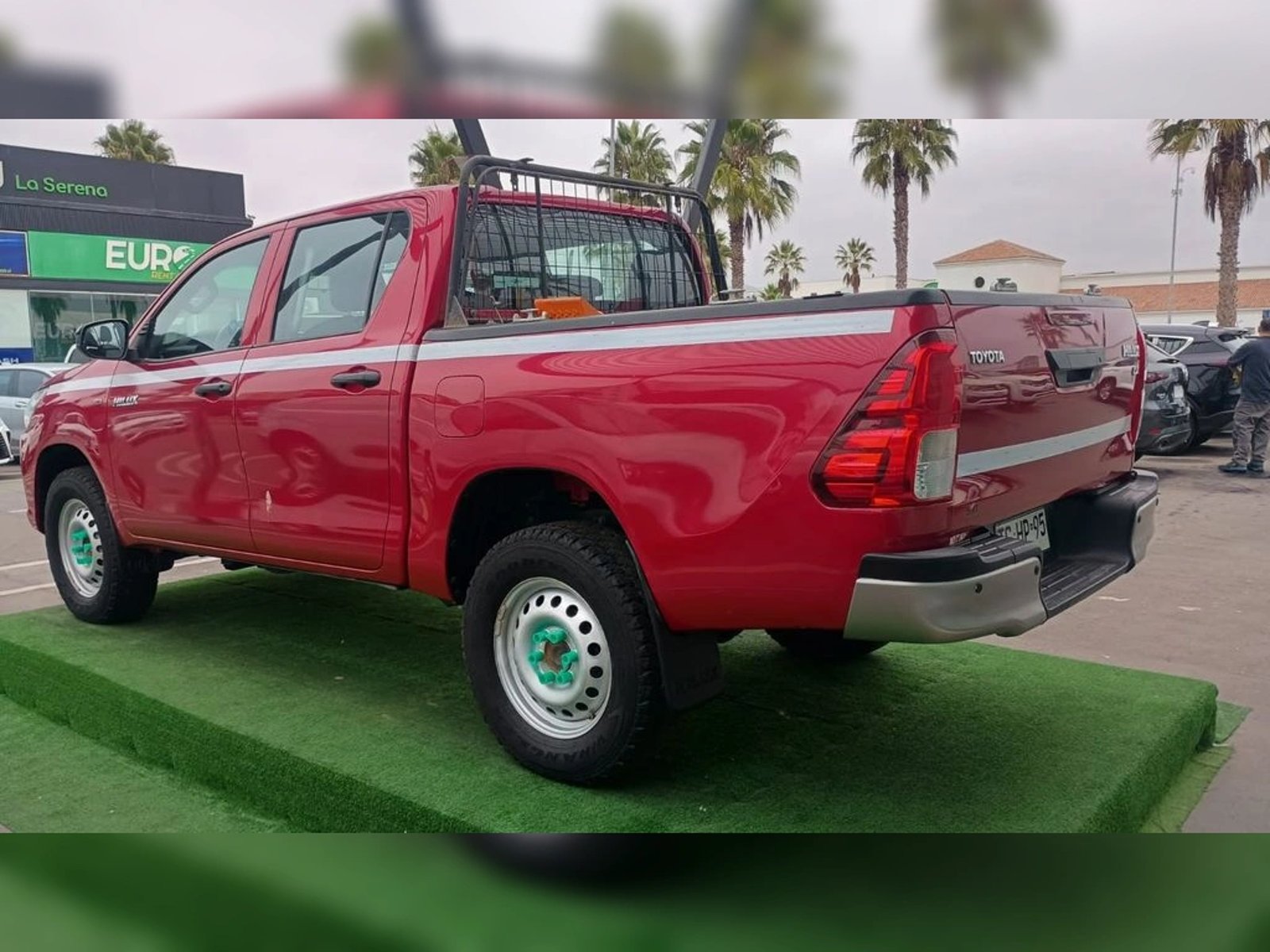 TOYOTA HILUX 2.4 TSS DIESEL 4X2 DOB. CAB. MT 4P 2024 - Imagen 5 de 13
