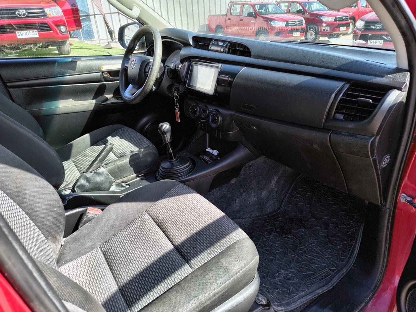 TOYOTA HILUX 2.4 DX 4X2 DIESEL MT 2024 - Imagen 18 de 18