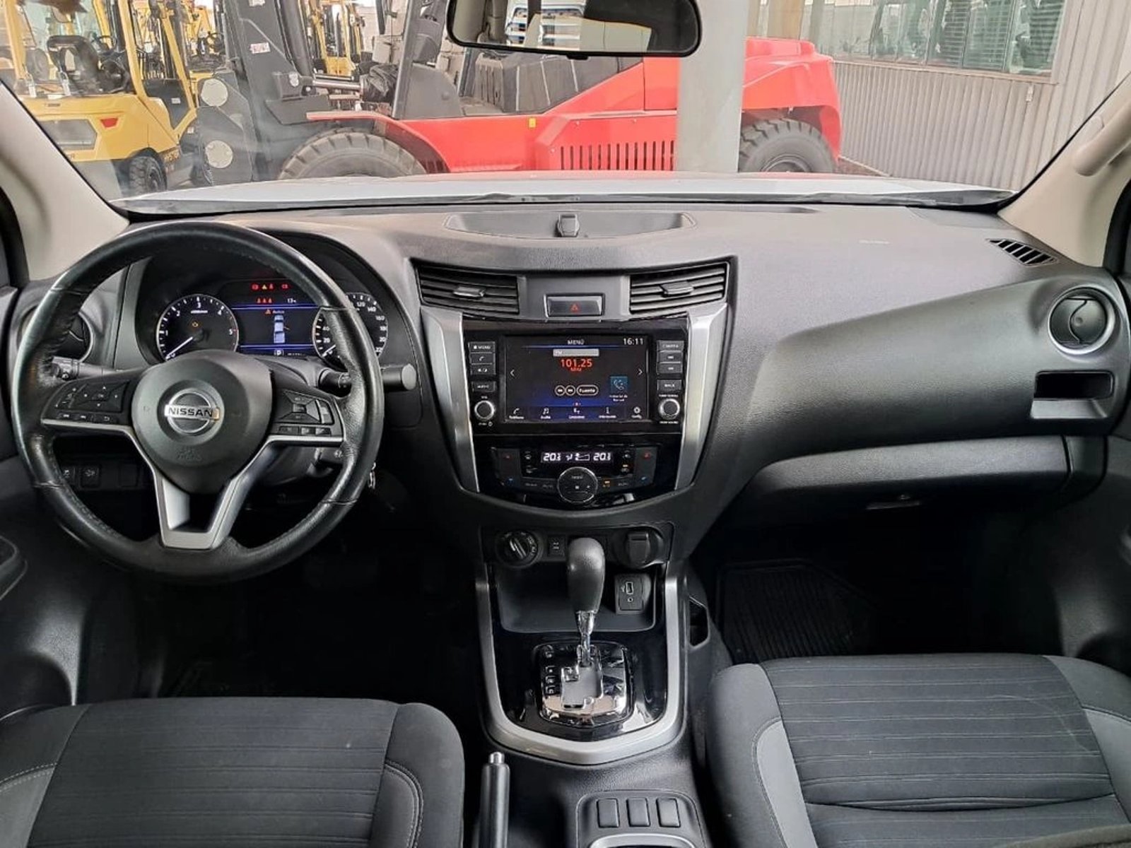 Nissan NAVARA 2.3 XE DC AT 4X4 2022 - Imagen 16 de 20