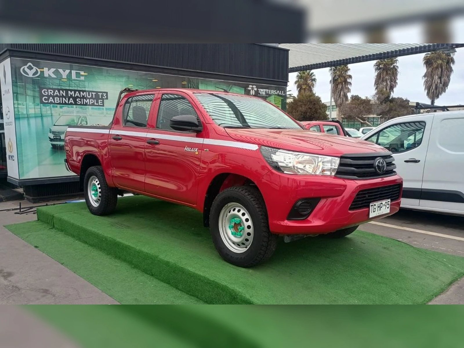 TOYOTA HILUX 2.4 TSS DIESEL 4X2 DOB. CAB. MT 4P 2024 - Imagen 3 de 13