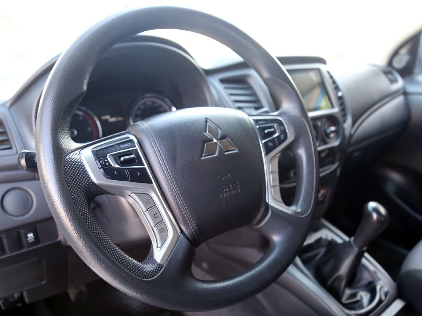 Mitsubishi L200 2.2 KATANA CRT MT 4X4 DIESEL 2024 - Imagen 12 de 20