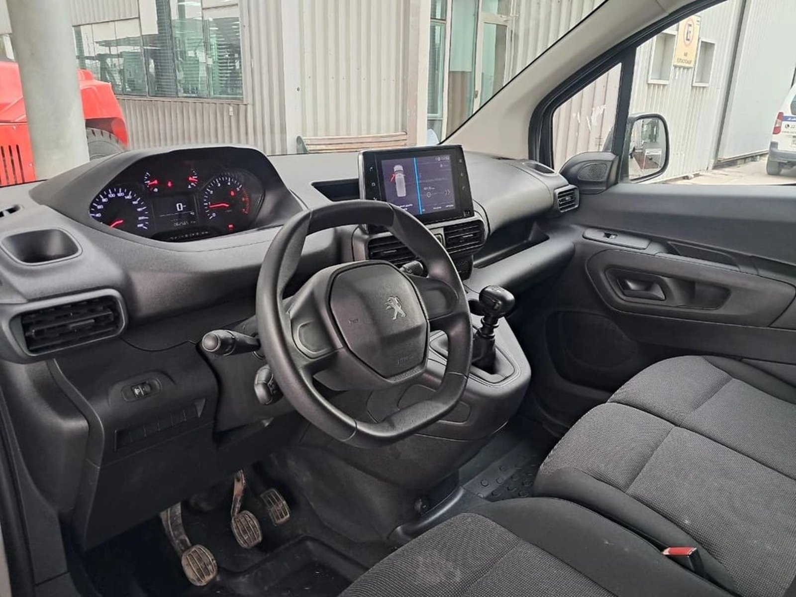 Peugeot PARTNER L1 1.5 HDI 4X2 MT 2024 - Imagen 13 de 19