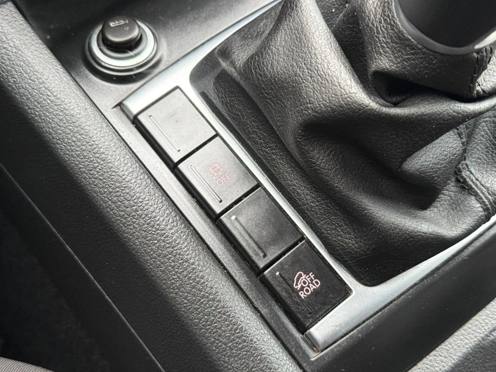 VOLKSWAGEN AMAROK 2.0 TRENDLINE 4X2 MT 2023 - Imagen 16 de 18