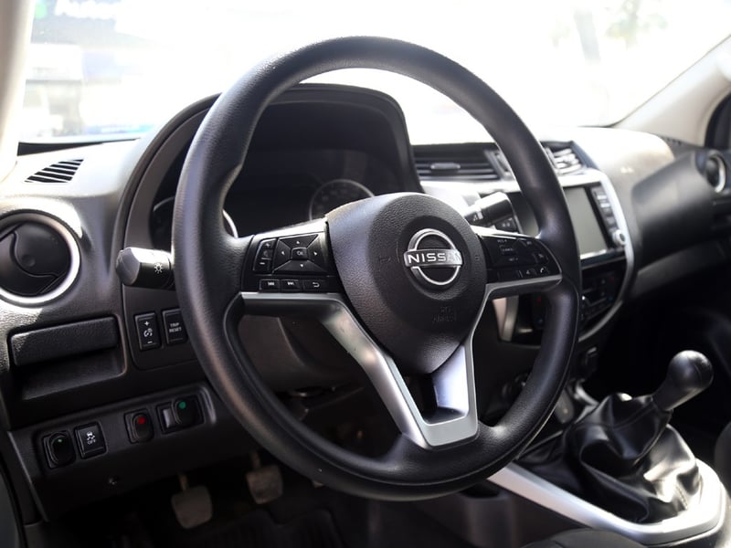Nissan NAVARA 2.3 XE MT 4X4 2024 - Imagen 13 de 20