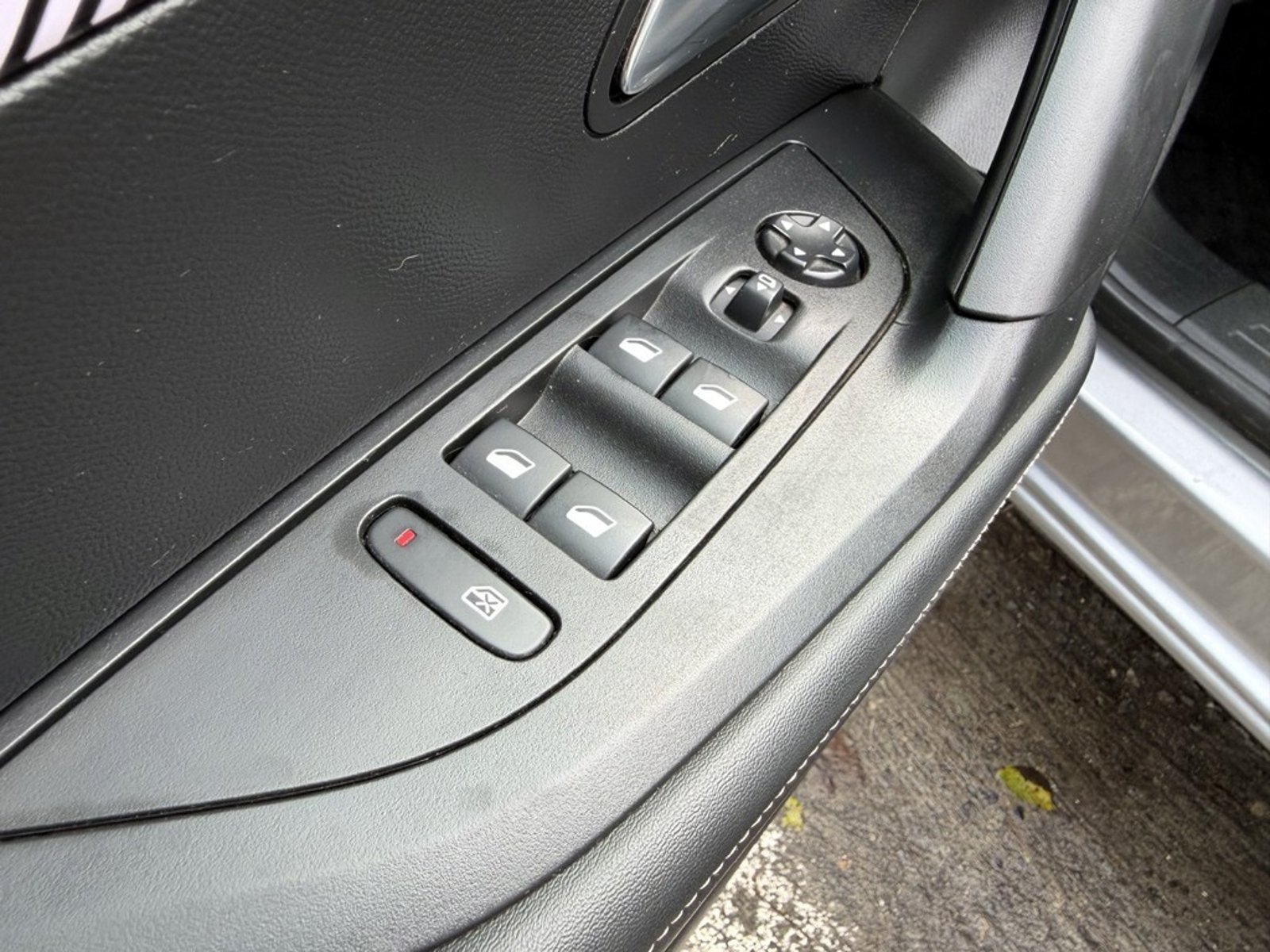 Peugeot 2008 1.5 ALLURE PACK  DIESEL AT 2025 - Imagen 11 de 20