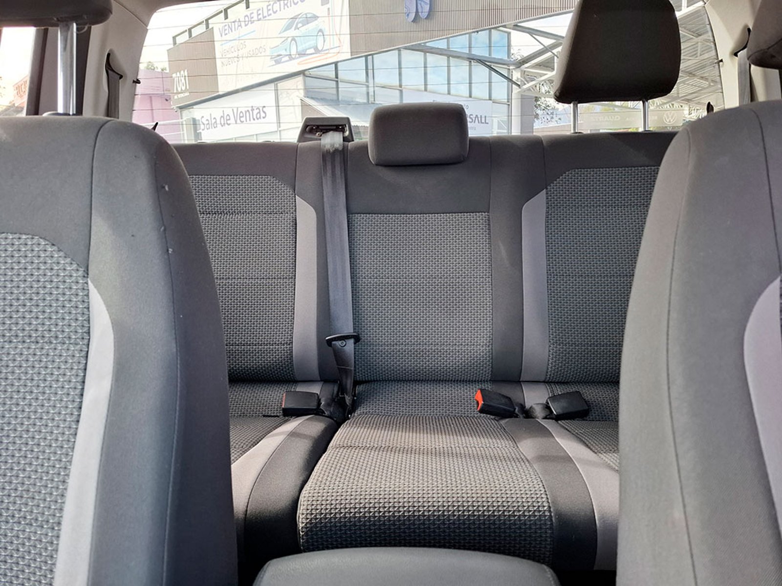 Volkswagen AMAROK 2.0 Confortline 4X2 MT 2023 - Imagen 20 de 20