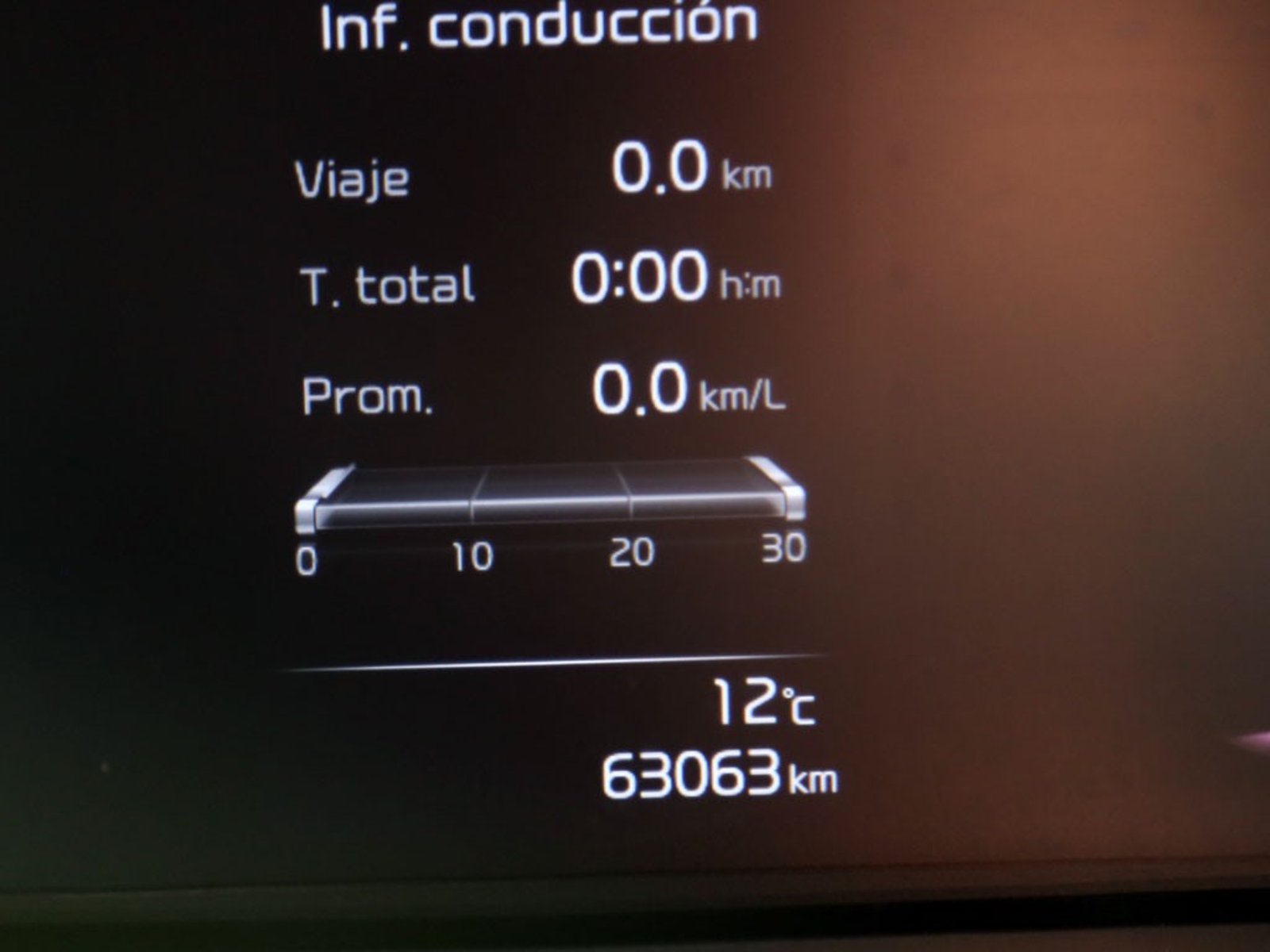 Kia CARENS EX 1.4 AUT 2023 - Imagen 14 de 20