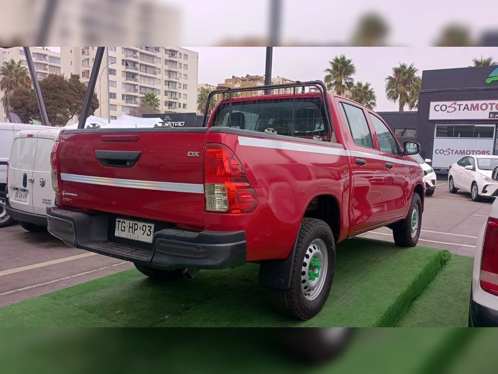 TOYOTA HILUX 2.4 DX DIESEL 4X2 DOB. CAB. MT 4P 2024 - Imagen 4 de 13