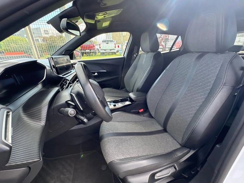 Peugeot 2008 BLUE HDI 2025 - Imagen 9 de 13