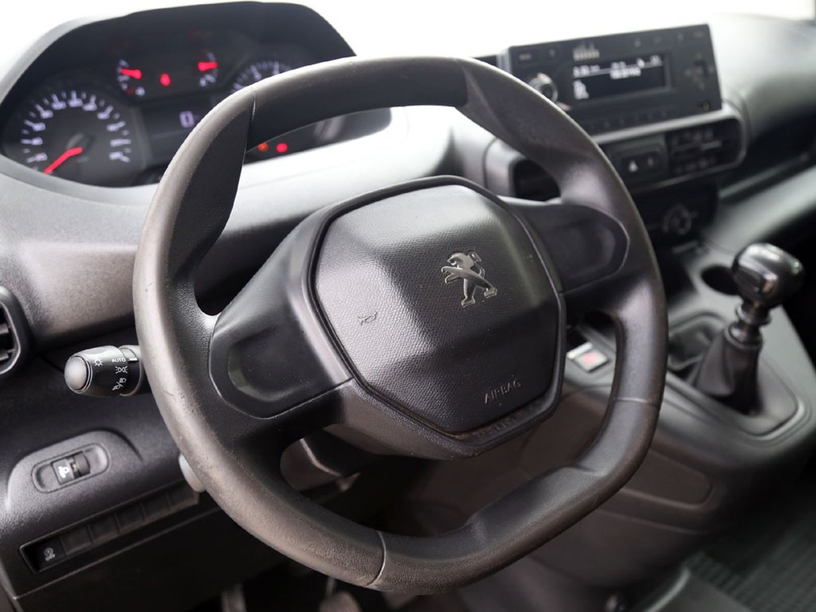 Peugeot PARTNER 1.5 L1 HDI DIESEL 100HP 4X2 MT 5P 2023 - Imagen 13 de 20