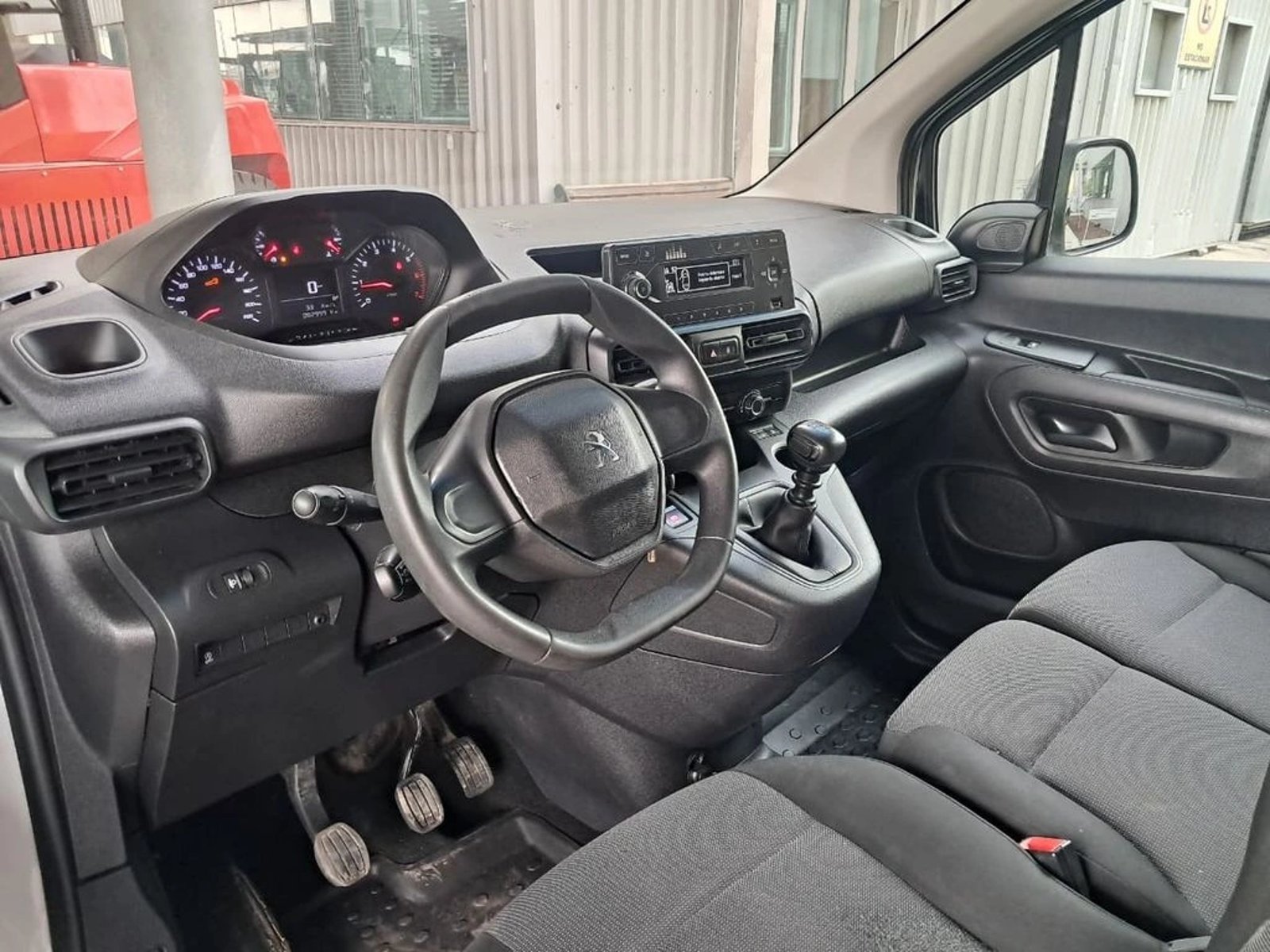 Peugeot PARTNER L1 1.5  HDI 4X2 MT 2023 - Imagen 13 de 19