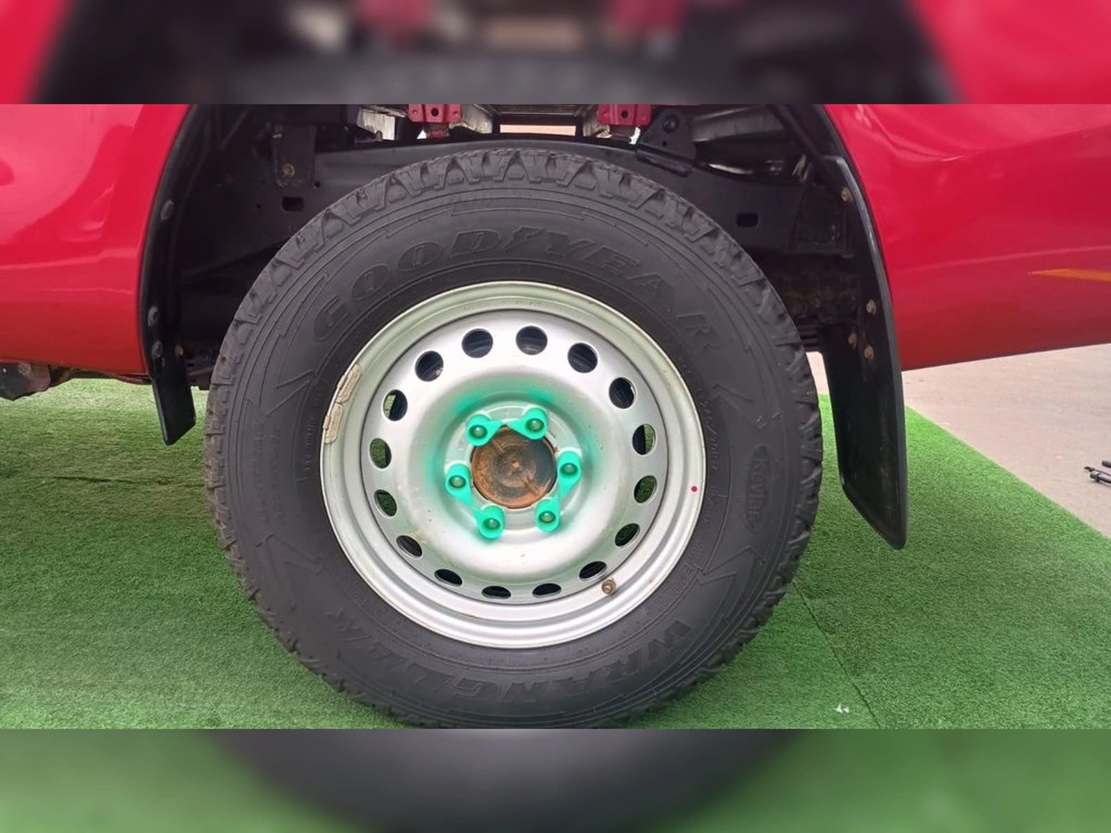 TOYOTA HILUX 2.4 TSS DIESEL 4X2 DOB. CAB. MT 4P 2024 - Imagen 7 de 13