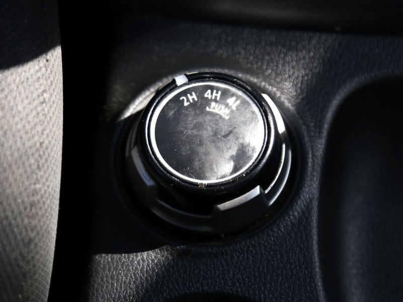 Mitsubishi L200 2.4 KATANA CRT DIESEL DOB. CAB. 4X4 MT 4P 2023 - Imagen 18 de 20