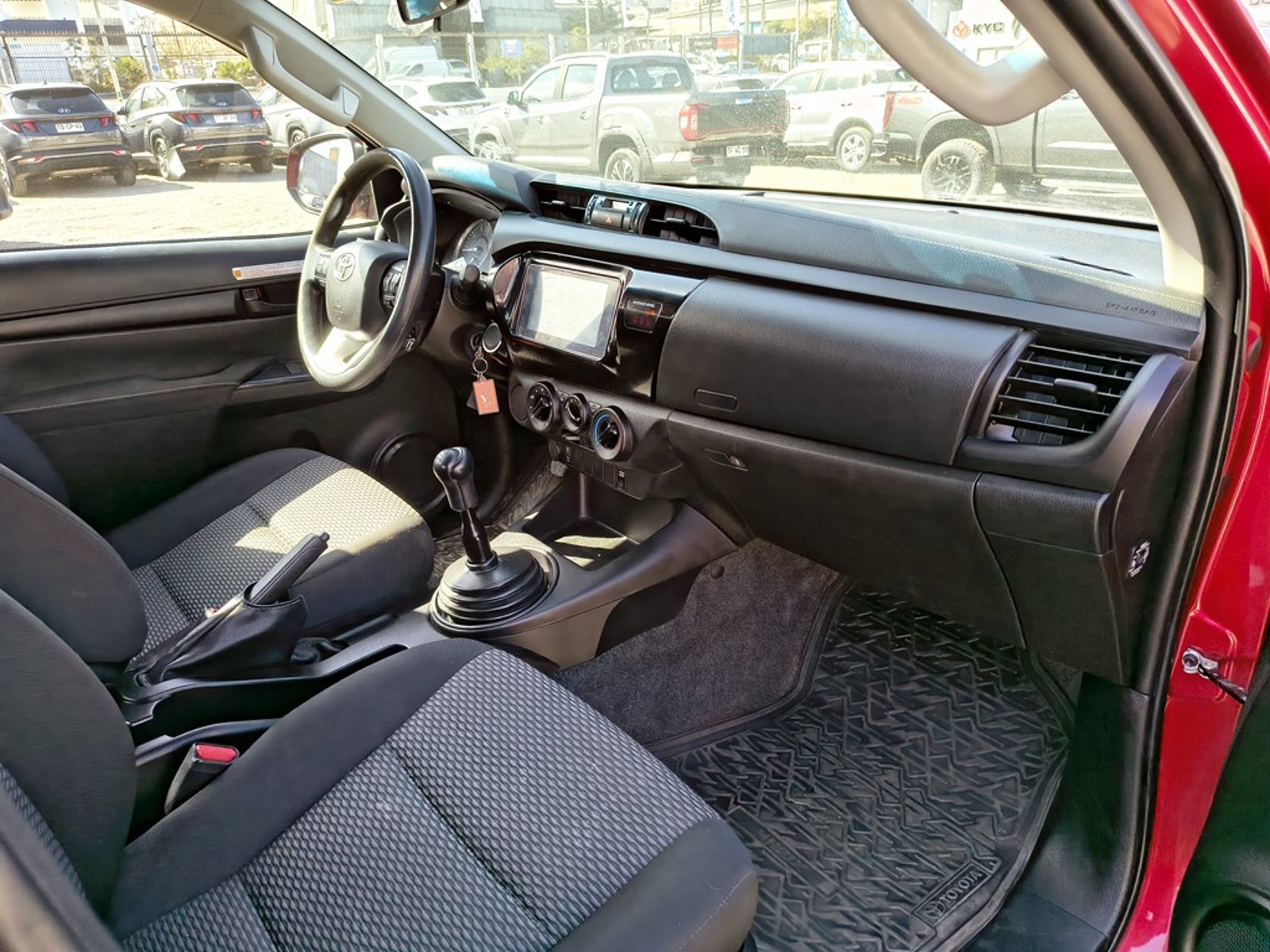 TOYOTA HILUX 2.4 DX 4X2 DIESEL MT 2023 - Imagen 19 de 19
