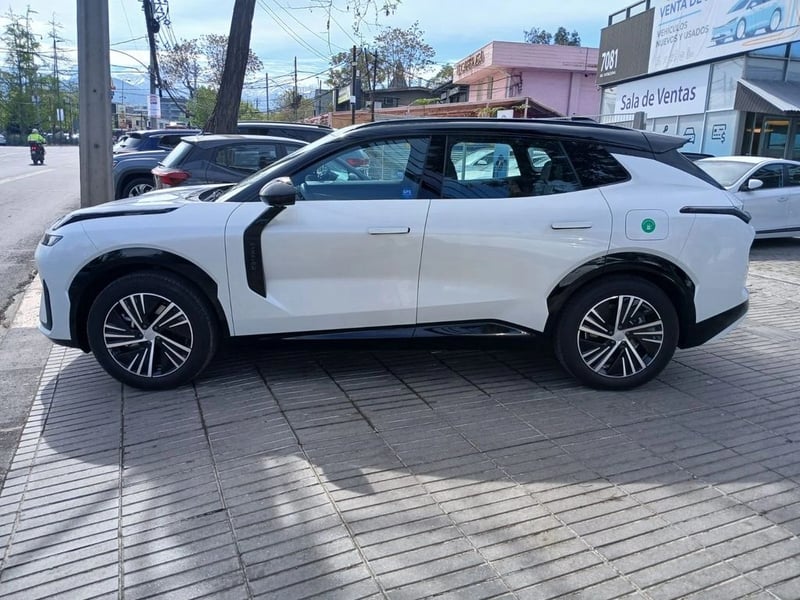 Lynk & Co 08 08 Pro 1.5T Hibrido 2027 - Imagen 5 de 16