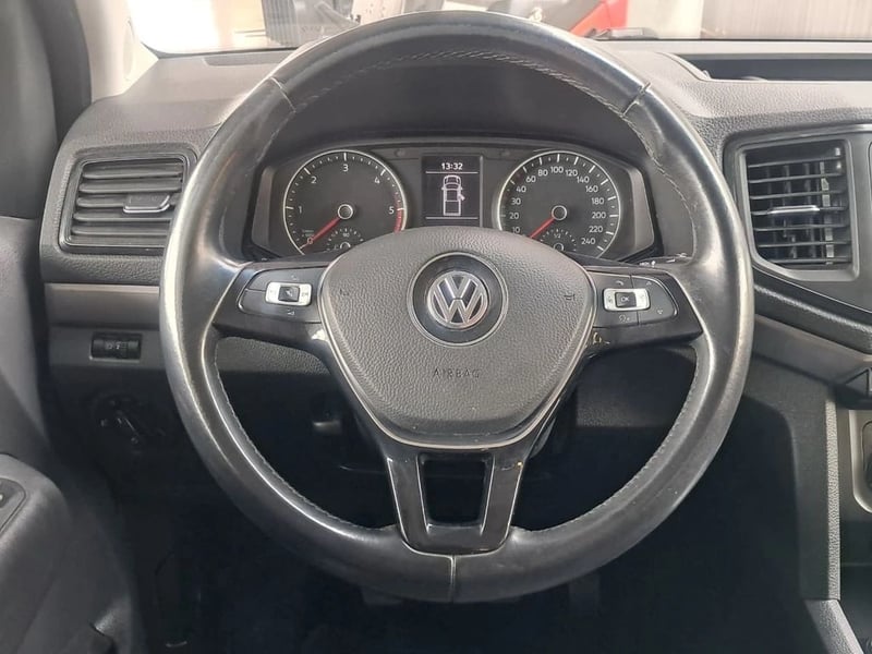 Volkswagen AMAROK TRENDLINE 2.0 4x2 MT 2023 - Imagen 19 de 20