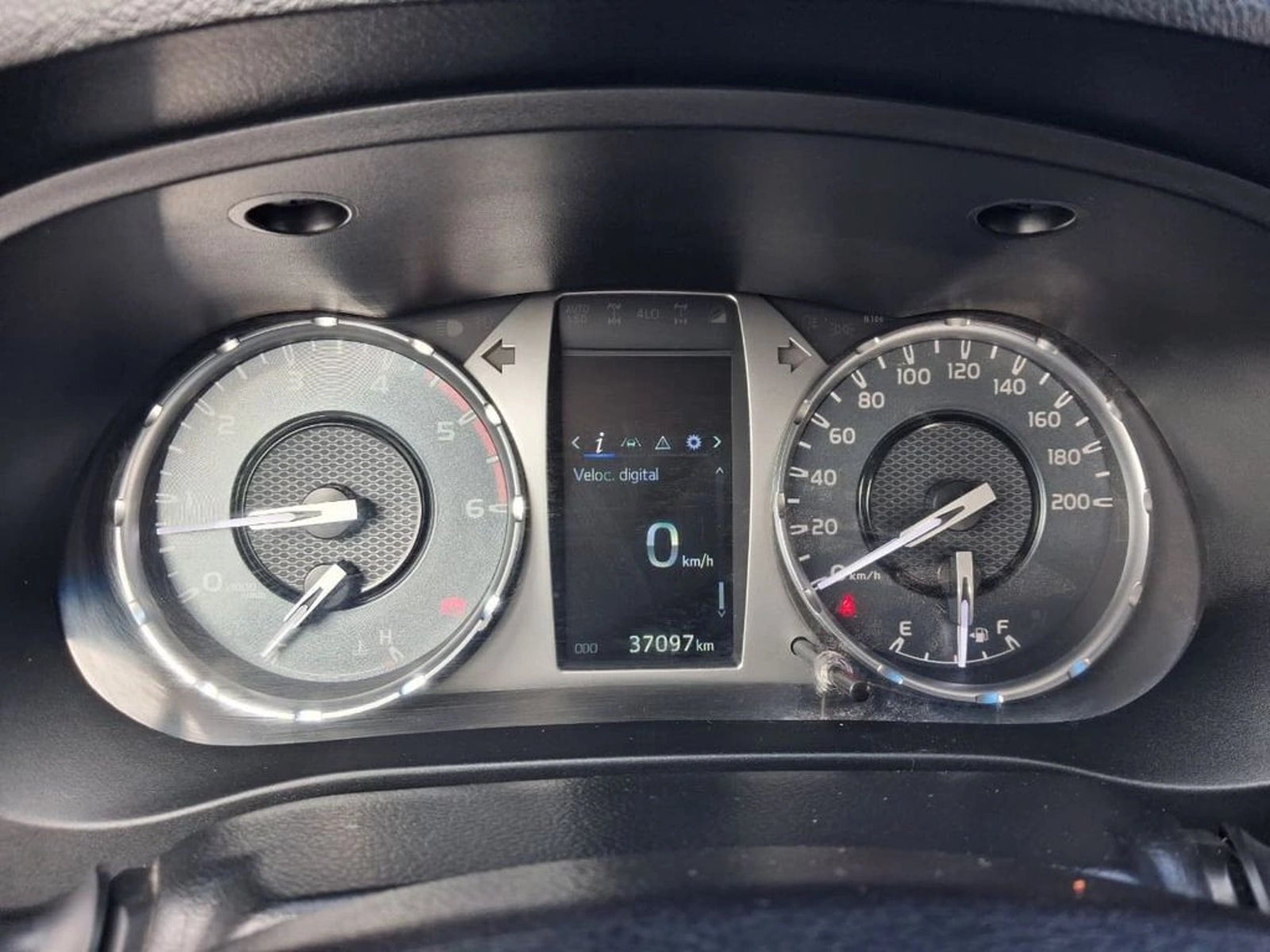 TOYOTA HILUX HILUX TSS 2.4 Diesel 4X2 T/M 2022 - Imagen 11 de 13