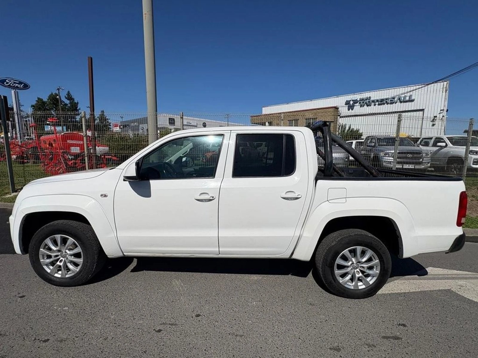 VOLKSWAGEN AMAROK TRENDLINE 4X4 DIESEL 2023 - Imagen 4 de 12