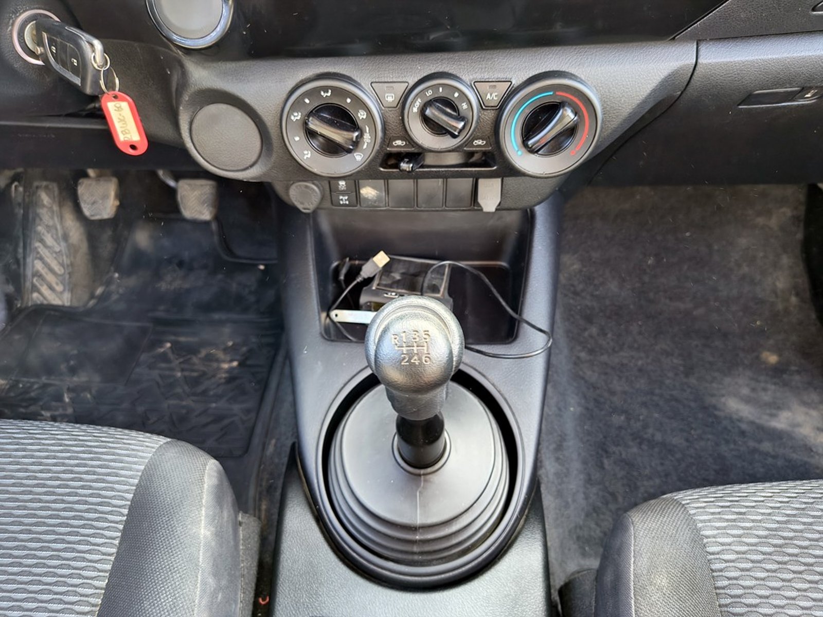 TOYOTA HILUX HILUX TSS 2.4 Diesel 4X2 T/M 2021 - Imagen 17 de 19