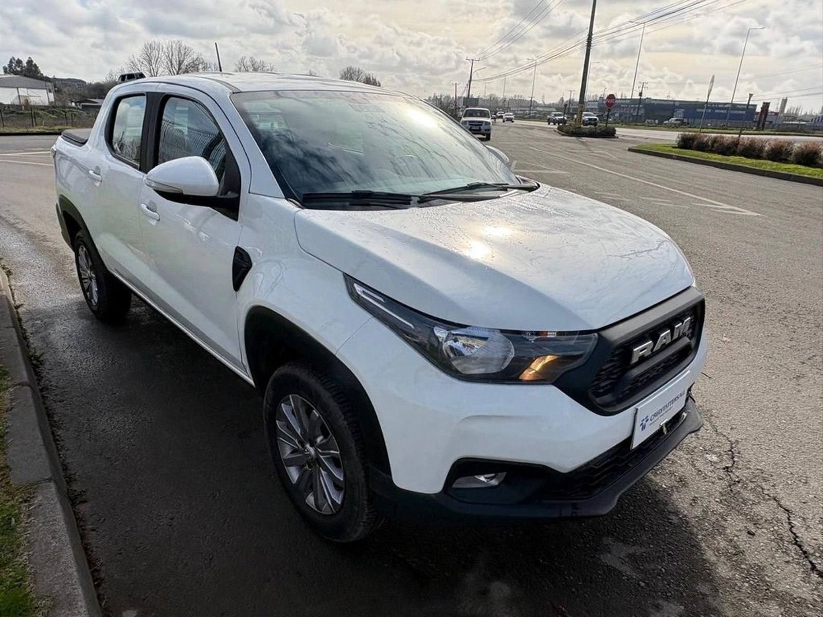 RAM 700 SLT MT BIGHORN 2023 - Foto 3 de 12