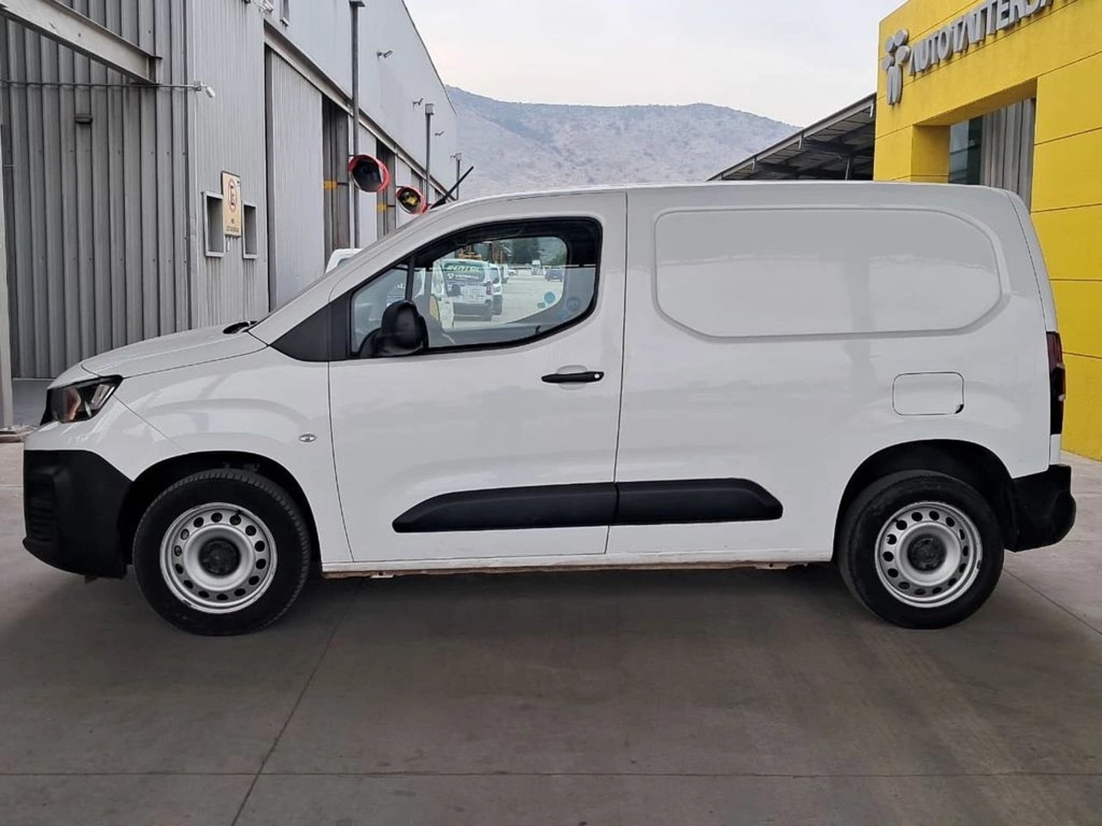 Peugeot PARTNER L1 1.6 HDI 4X2 MT 2022 - Imagen 9 de 20