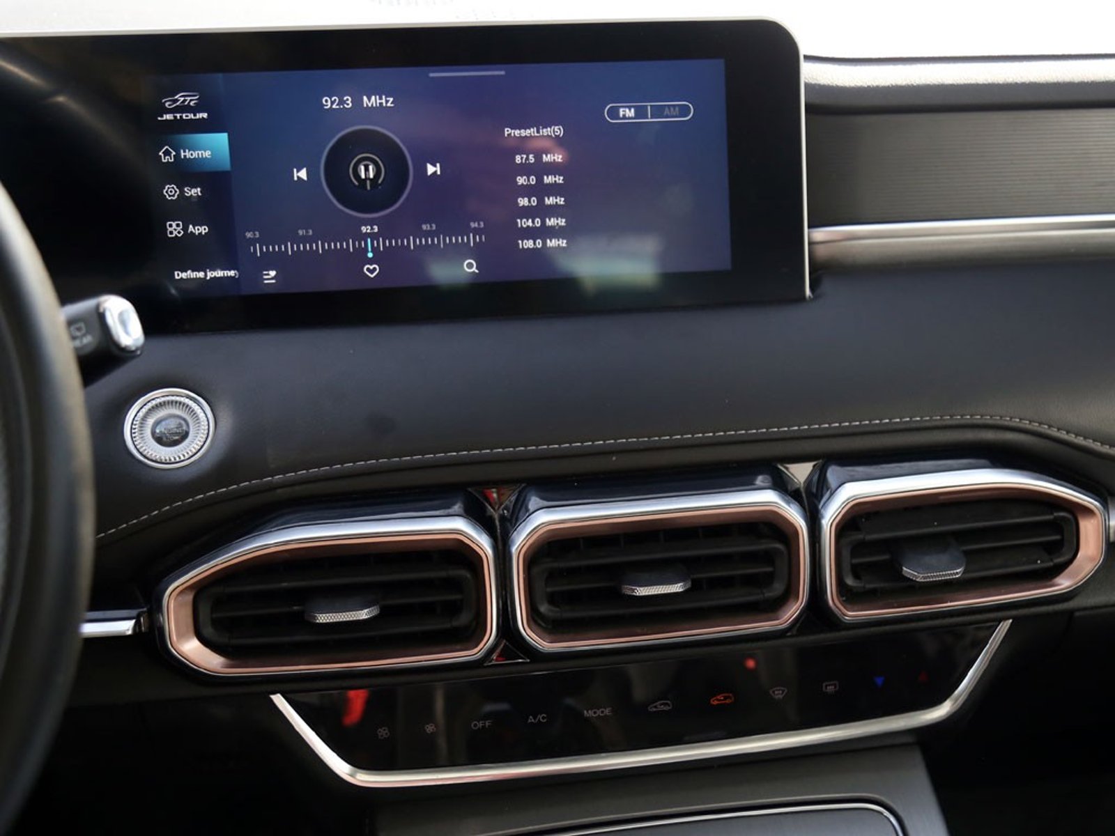 JETOUR X70 PLUS 1.5 GLX AT 2024 - Imagen 18 de 20