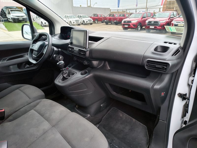 Peugeot PARTNER L1 1.5 Diesel 4X2 T/M 2024 - Imagen 16 de 17