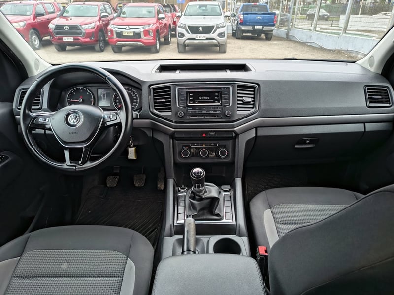 Volkswagen AMAROK 2.0 Diesel 4x2 T/M TRENDLINE 2023 - Imagen 17 de 20