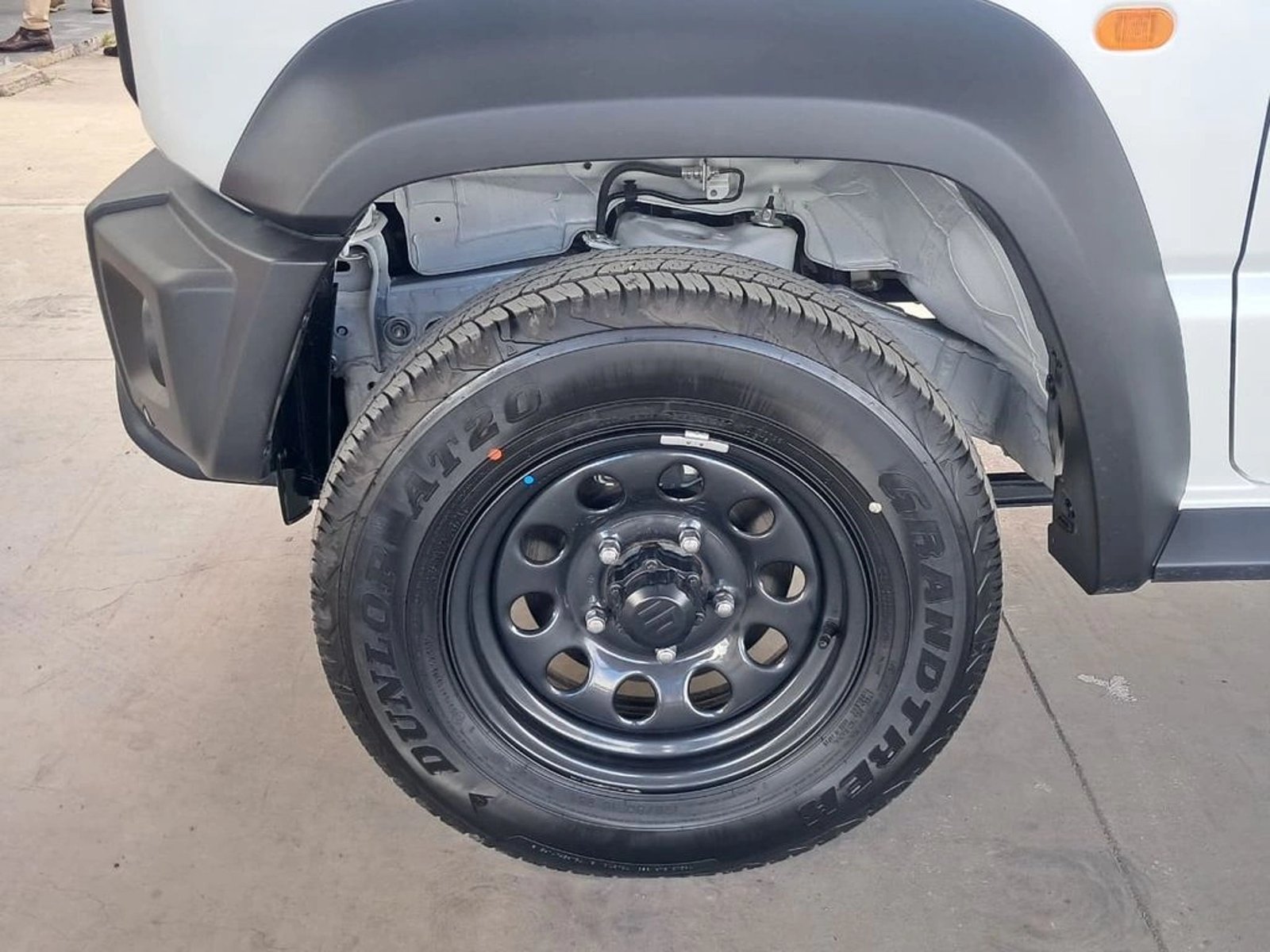 Suzuki JIMNY GL WINCHE MT 4X4 2026 - Imagen 13 de 20