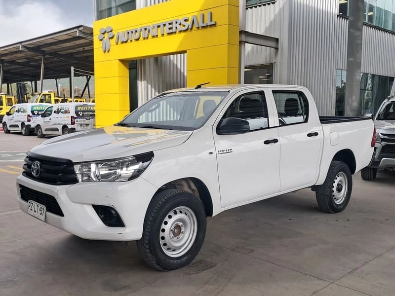 Toyota HILUX 2.4 DX 4X2 MT 2021