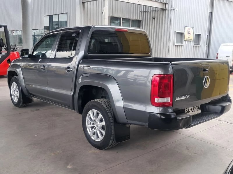 Volkswagen AMAROK TRENDLINE 2.0 4x2 MT 2023 - Imagen 9 de 20