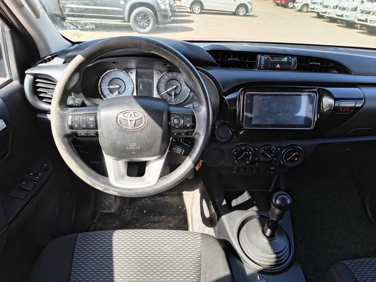 TOYOTA HILUX 2.4 DX 4X2 DIESEL MT 2023 - Imagen 18 de 19