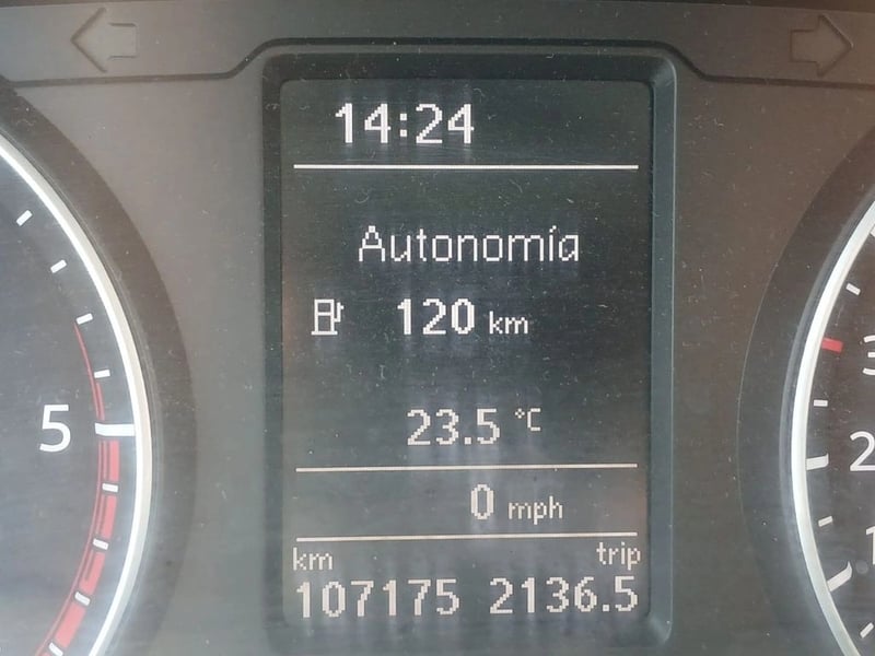 Volkswagen AMAROK 2.0 TRENDLINE 4X4 DIESEL MT 4P 2021 - Imagen 20 de 20