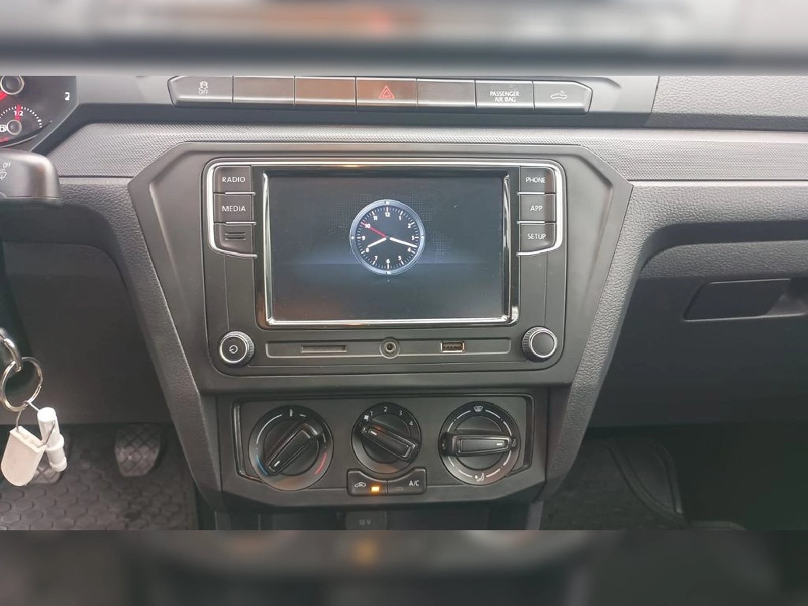VOLKSWAGEN SAVEIRO 1.6 CABINA SIMPLE MT 2023 - Imagen 12 de 12