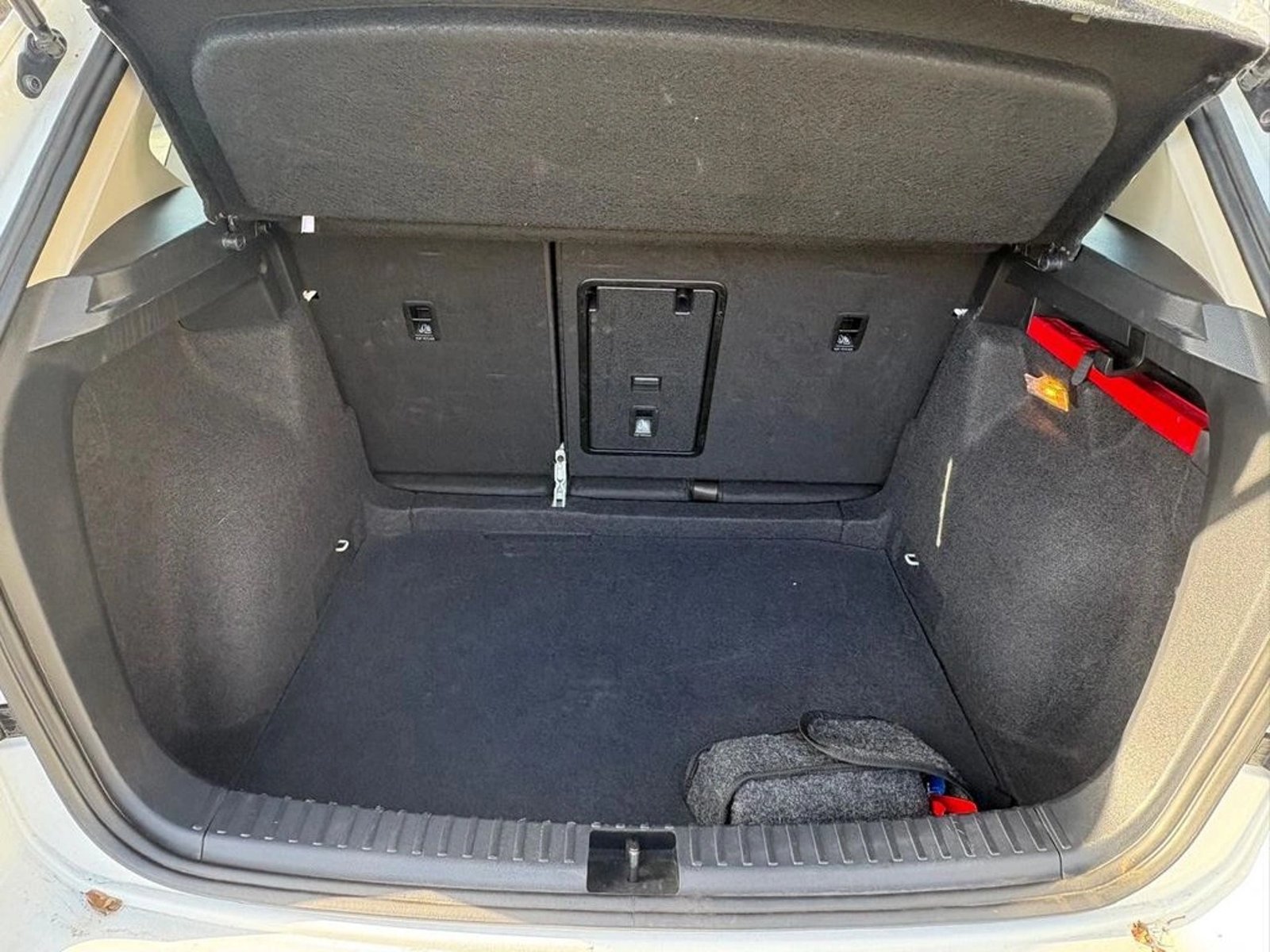 VOLKSWAGEN TAOS TSI 1.4 AT 2025 - Imagen 12 de 13