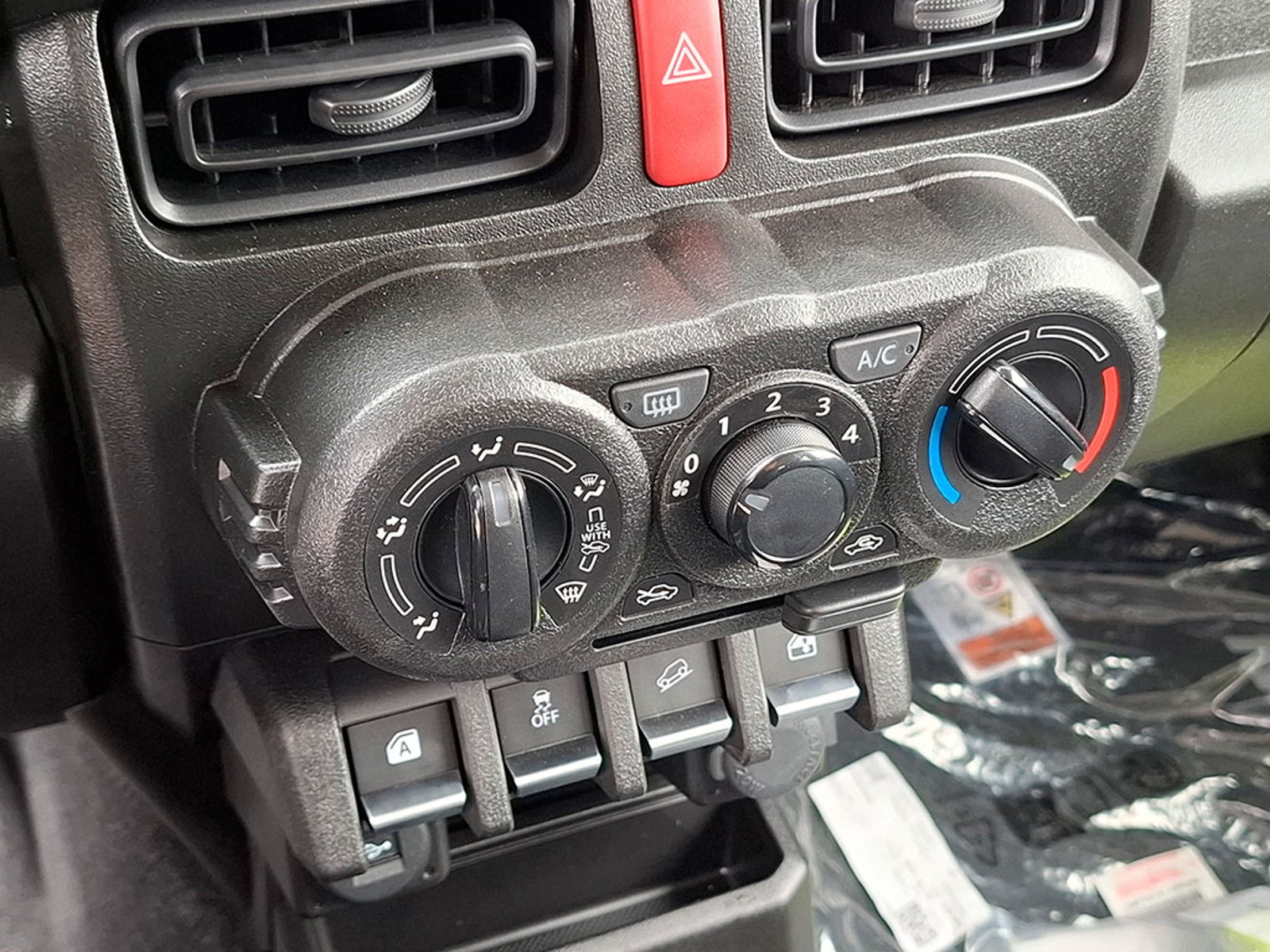 Suzuki JIMNY GL WINCHE MT 4X4 2026 - Imagen 16 de 20